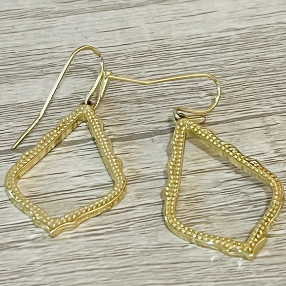 Kendra Scott Sophia Drop Gold Earrings - Picture 5 of 6
